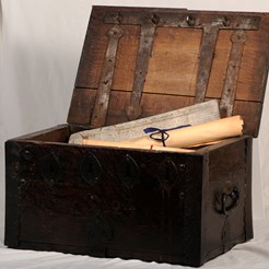 Barbers Chest Presented to the Society of Barbers in 1724 (Currently on Display at SURGEONS’ HALL MUSEUMS)